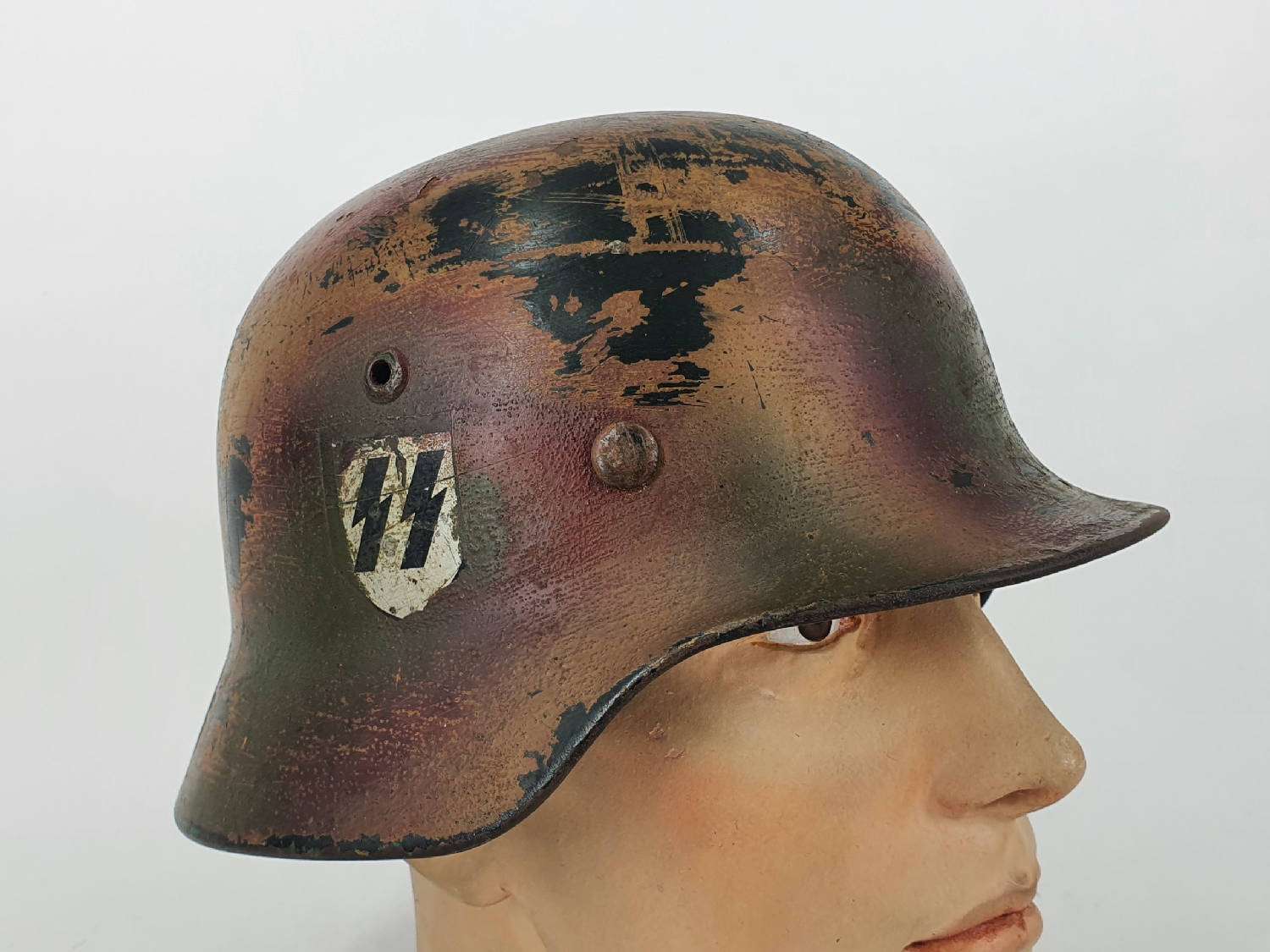 WWII German SS Helmet Refurbished - Image 18