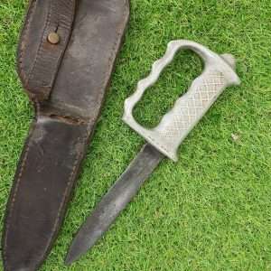 WWII New Zealand Knuckle Fighting Knife with Scabbard