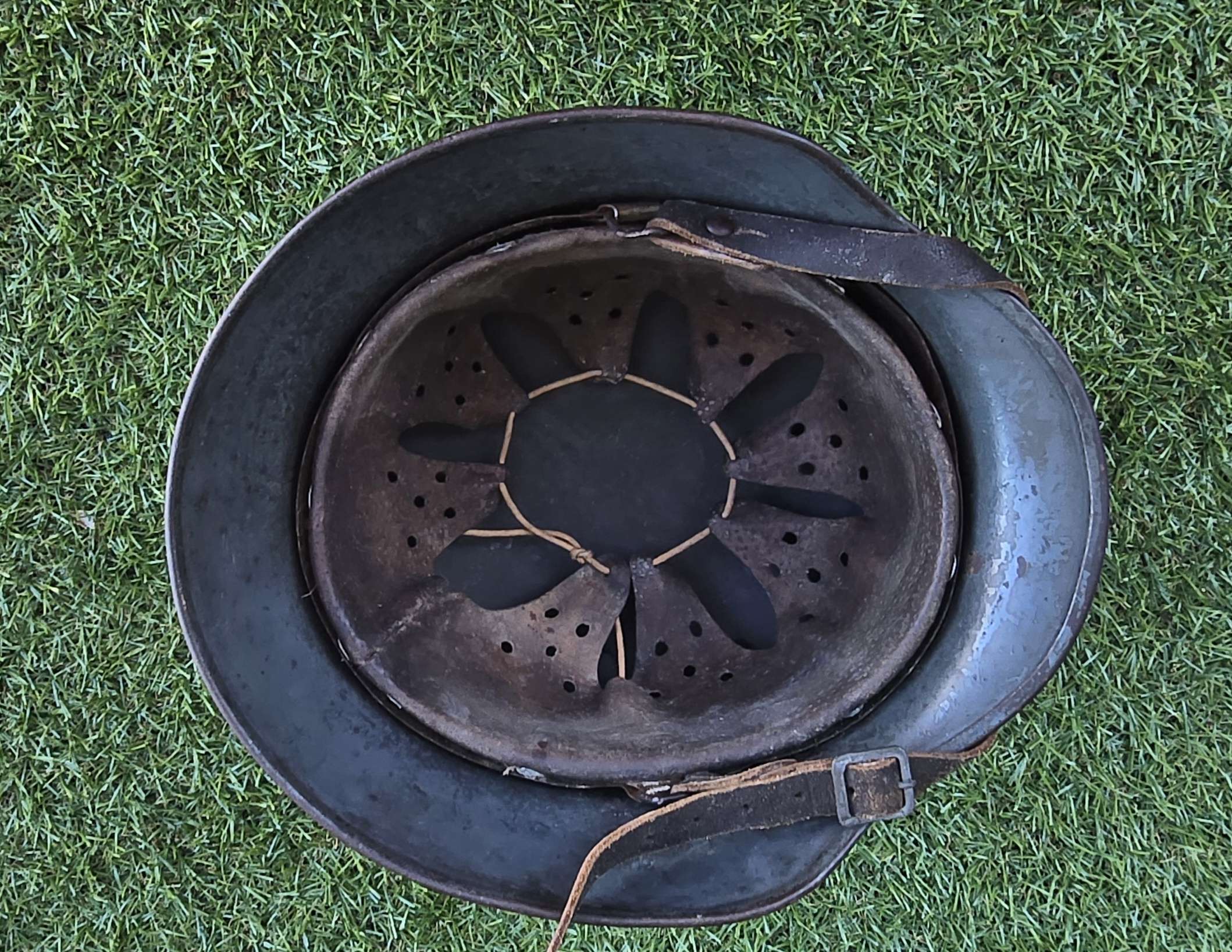 WWII German Police DD M36 Helmet - Image 10