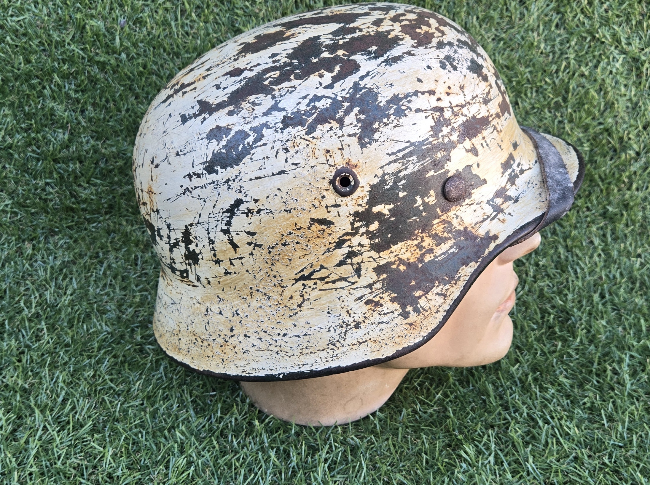 WWII German Heer M40 Winter Camo Helmet - Image 2