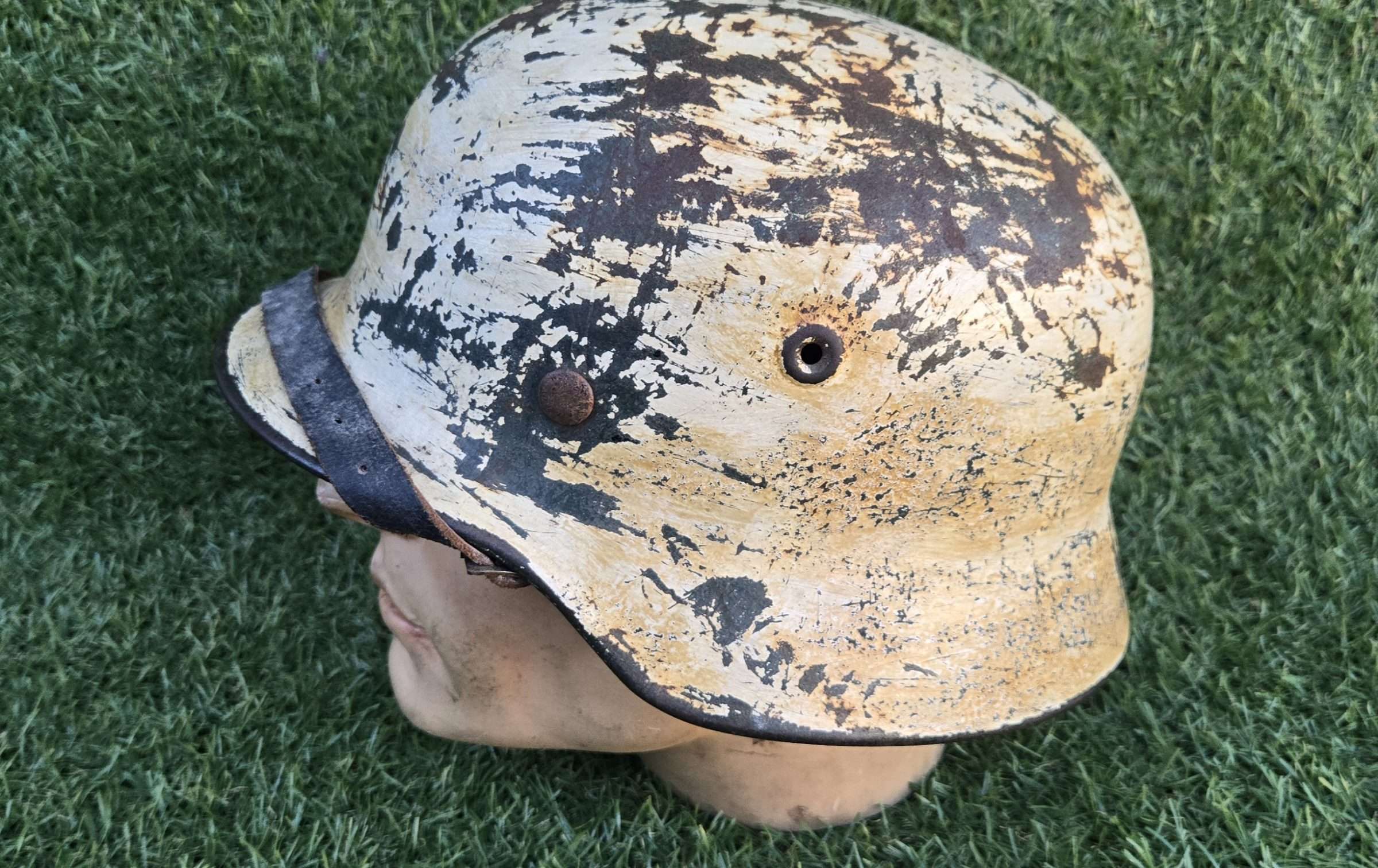 WWII German Heer M40 Winter Camo Helmet - Image 4