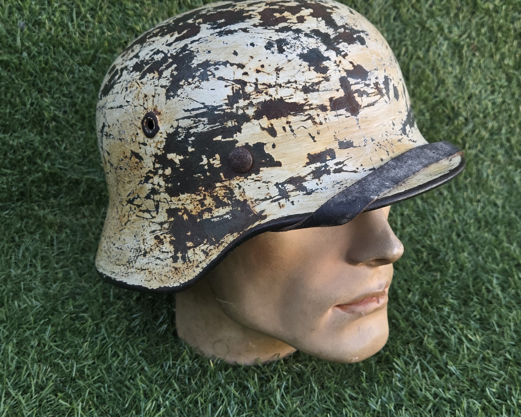 WWII German Heer M40 Winter Camo Helmet - Image 5