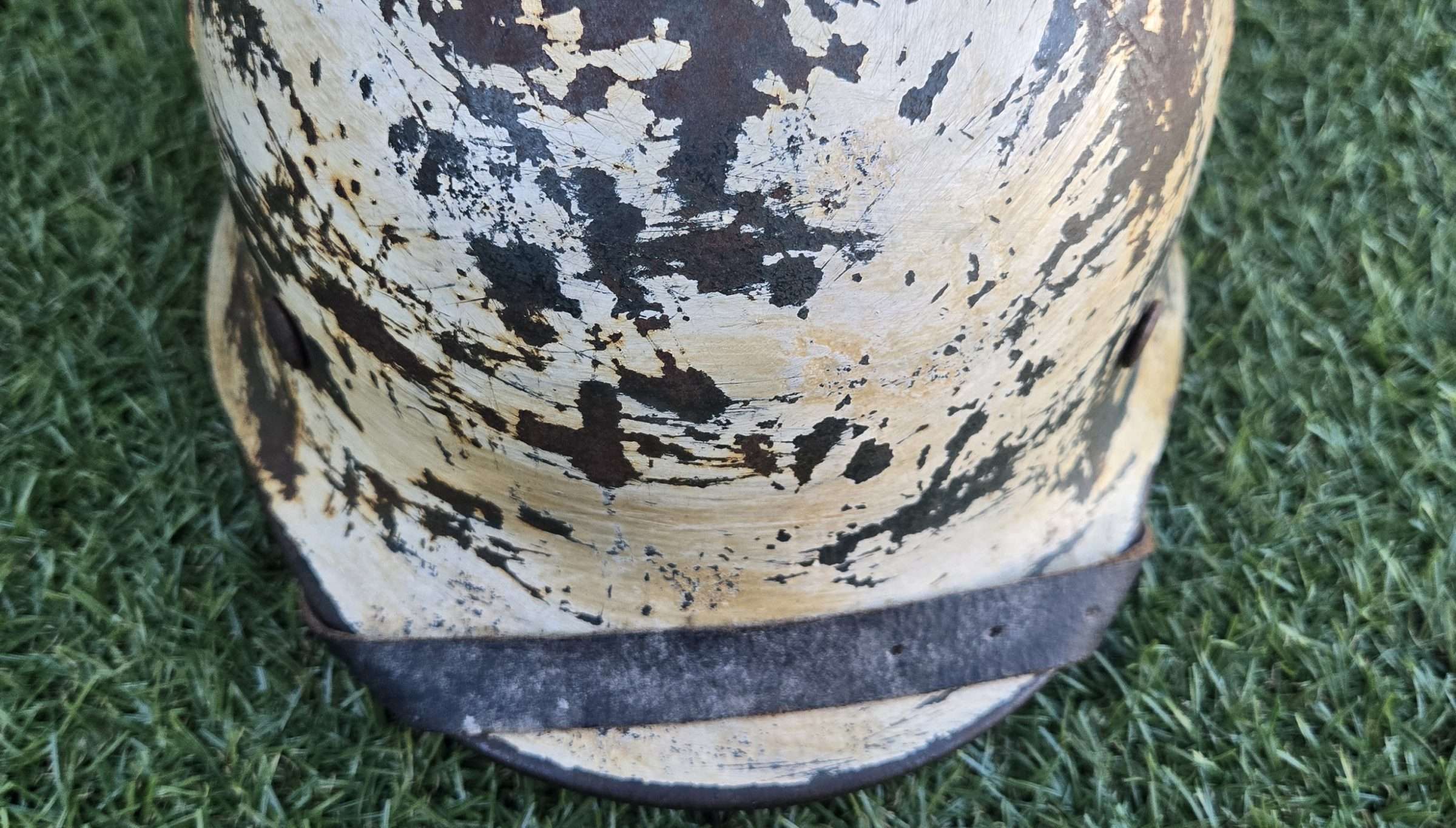 WWII German Heer M40 Winter Camo Helmet - Image 8