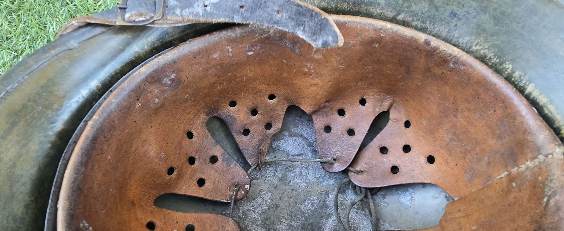 WWII German Heer M40 Winter Camo Helmet - Image 16